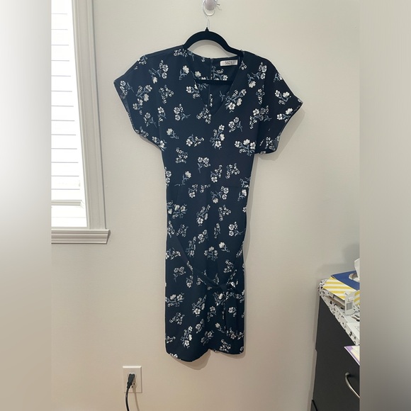 Small dress - Picture 1 of 5